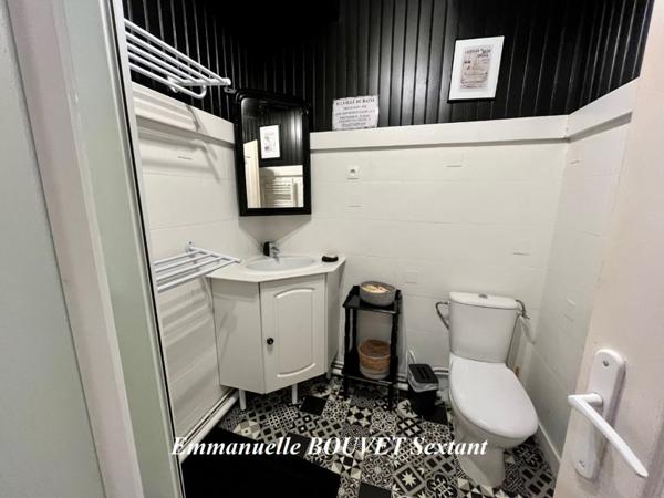 Grande maison en pierres avec dépendances