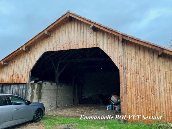 Grande maison en pierres avec dépendances