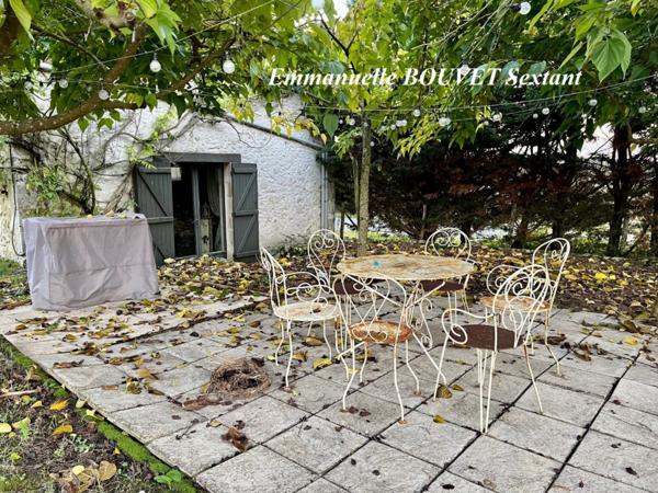 Grande maison en pierres avec dépendances