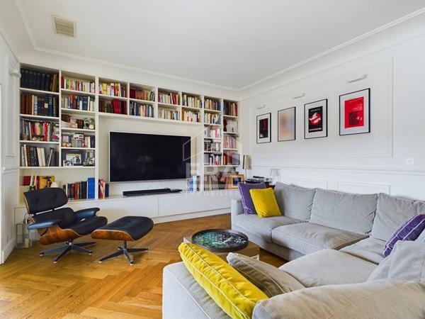 Très bel Appartement avec ascenseur, garage et cave