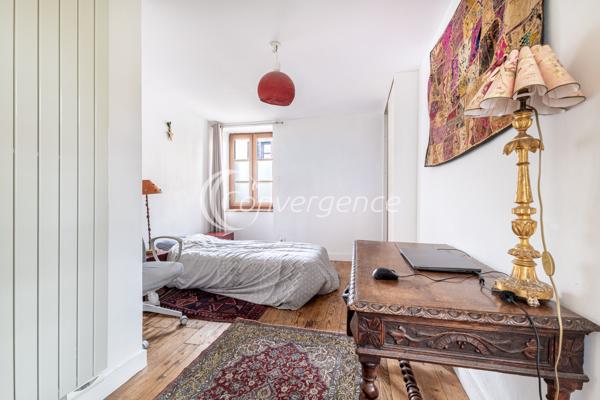 Maison
                                                                                                                                                                                                                                                                                                                        6 pièce(s)                                                                                                                                                                                                          5 chambre(s)                                                                                                                                                                                                          173.5  m²