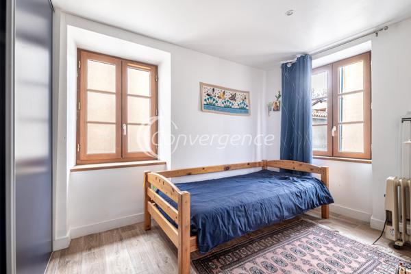 Maison
                                                                                                                                                                                                                                                                                                                        6 pièce(s)                                                                                                                                                                                                          5 chambre(s)                                                                                                                                                                                                          173.5  m²