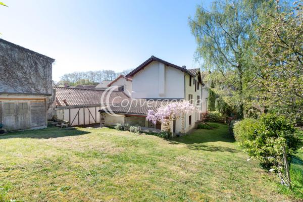 Maison
                                                                                                                                                                                                                                                                                                                        6 pièce(s)                                                                                                                                                                                                          5 chambre(s)                                                                                                                                                                                                          173.5  m²