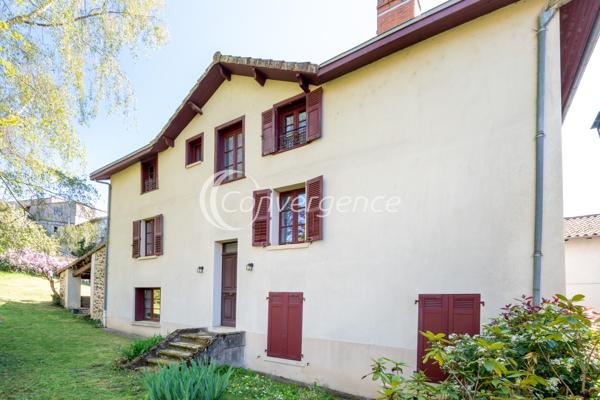 Maison
                                                                                                                                                                                                                                                                                                                        6 pièce(s)                                                                                                                                                                                                          5 chambre(s)                                                                                                                                                                                                          173.5  m²