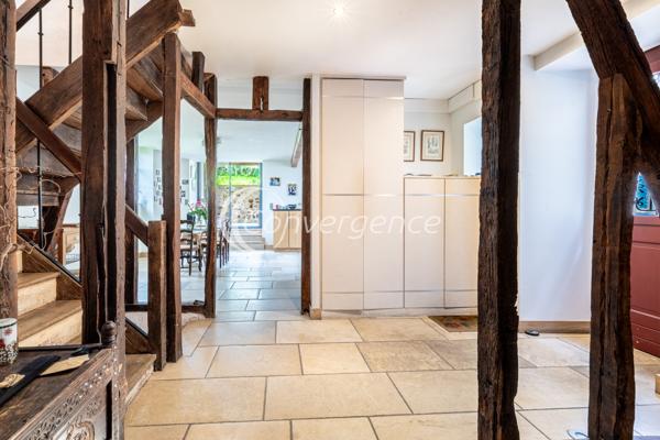 Maison
                                                                                                                                                                                                                                                                                                                        6 pièce(s)                                                                                                                                                                                                          5 chambre(s)                                                                                                                                                                                                          173.5  m²