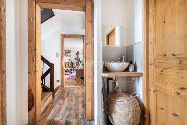 Maison
                                                                                                                                                                                                                                                                                                                        6 pièce(s)                                                                                                                                                                                                          5 chambre(s)                                                                                                                                                                                                          173.5  m²