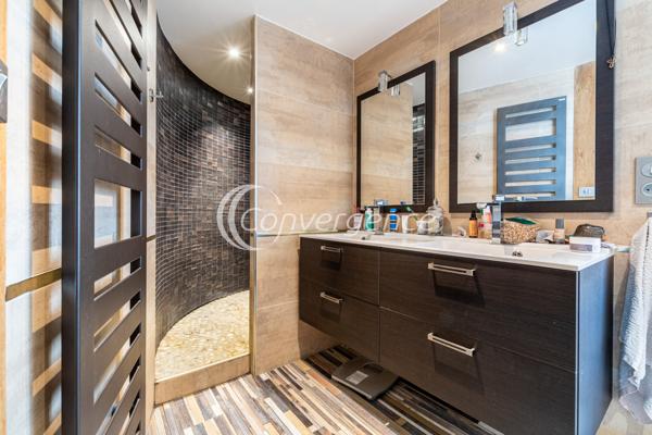 Maison
                                                                                                                                                                                                                                                                                                                        6 pièce(s)                                                                                                                                                                                                          5 chambre(s)                                                                                                                                                                                                          173.5  m²