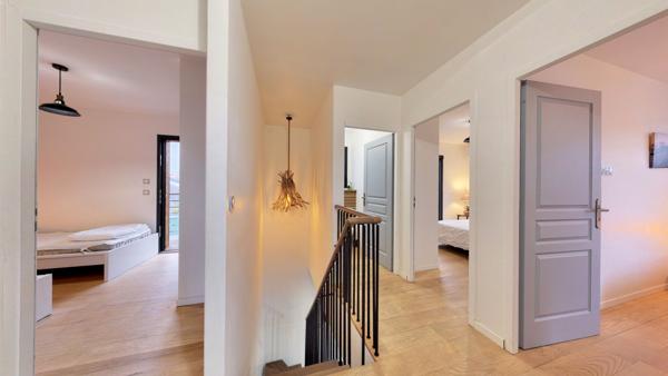 Maison 2020 avec piscine, 5 chambres, centre Arès, à pied plage et commerces