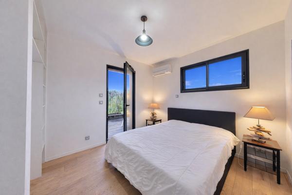 Maison 2020 avec piscine, 5 chambres, centre Arès, à pied plage et commerces