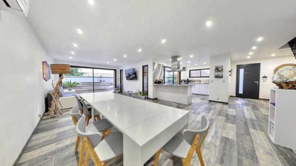 Maison 2020 avec piscine, 5 chambres, centre Arès, à pied plage et commerces