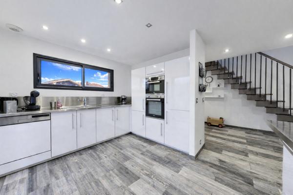 Maison 2020 avec piscine, 5 chambres, centre Arès, à pied plage et commerces