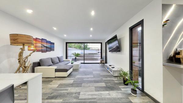 Maison 2020 avec piscine, 5 chambres, centre Arès, à pied plage et commerces