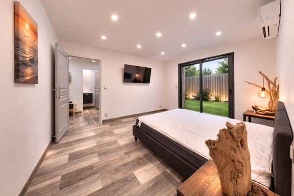 Maison 2020 avec piscine, 5 chambres, centre Arès, à pied plage et commerces