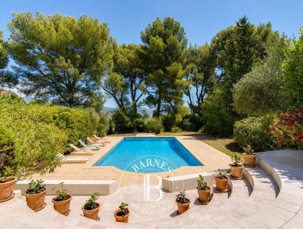 Aubagne, Villa 4 Chambres -  290 m² à vendre