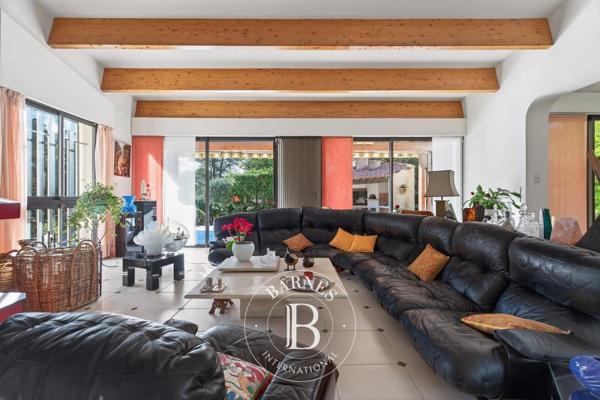Aubagne, Villa 4 Chambres -  290 m² à vendre