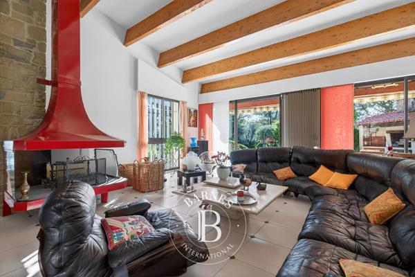 Aubagne, Villa 4 Chambres -  290 m² à vendre