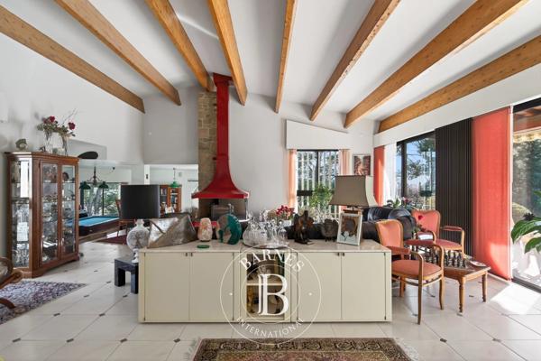 Aubagne, Villa 4 Chambres -  290 m² à vendre
