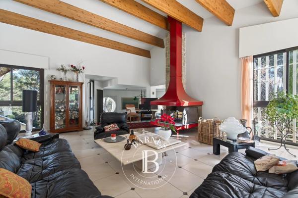 Aubagne, Villa 4 Chambres -  290 m² à vendre