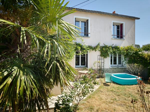 MAISON 4 CHAMBRES ET PLUS Lezay (79120)