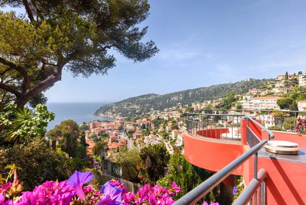 Villa dominant la rade de Villefranche