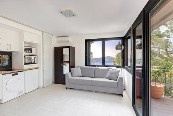 Villa dominant la rade de Villefranche