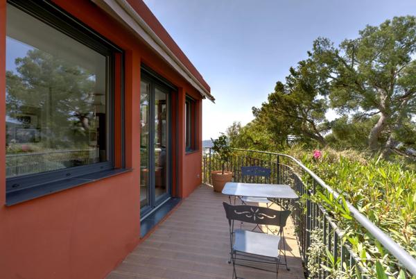 Villa dominant la rade de Villefranche