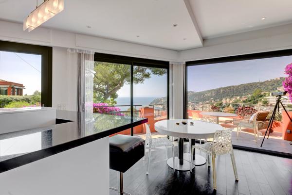 Villa dominant la rade de Villefranche