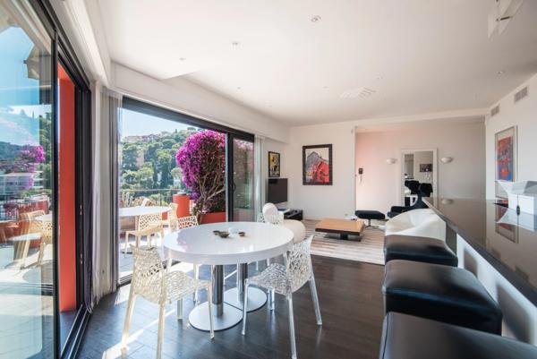 Villa dominant la rade de Villefranche