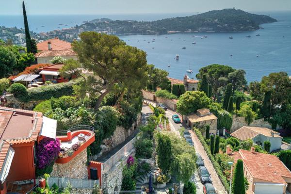 Villa dominant la rade de Villefranche