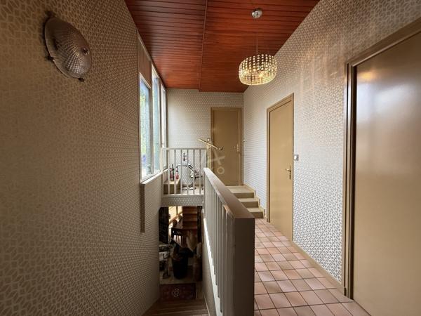 Maison d’architecte de 1984, Vitré centre-ville  – surface habitable 187 m² parcelle de 473 m2 – 5 chambres – jardin – garage - annexe aménageable