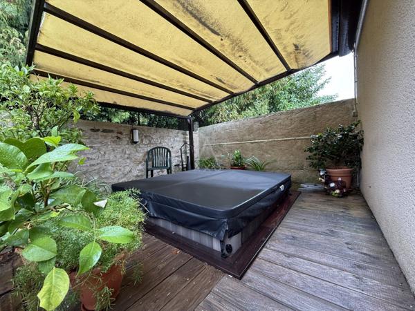 Maison d’architecte de 1984, Vitré centre-ville  – surface habitable 187 m² parcelle de 473 m2 – 5 chambres – jardin – garage - annexe aménageable