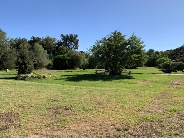 Zonza (20144) Plage à pied dans un havre de verdure