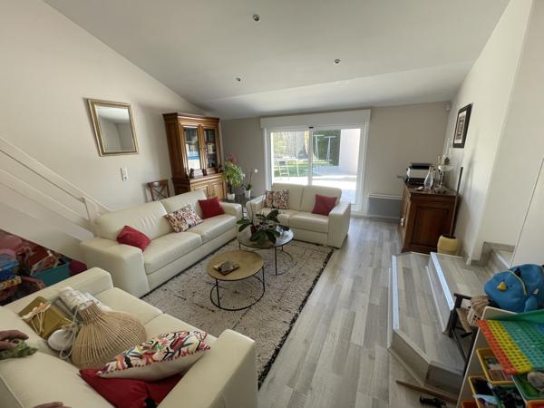 Migné-Auxances (86440) MIGNE-AUXANCES Maison Contemporaine 5 Chambres avec Piscine et Grand Jardin arboré !