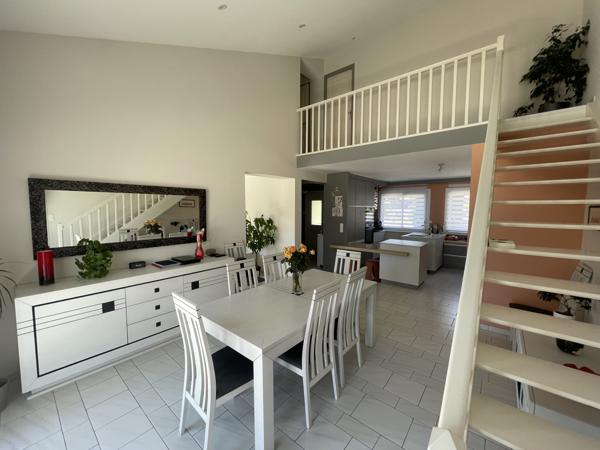 Migné-Auxances (86440) MIGNE-AUXANCES Maison Contemporaine 5 Chambres avec Piscine et Grand Jardin arboré !