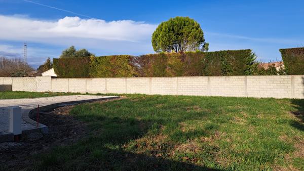 Pernes-les-Fontaines (84210) Terrain 528 m².