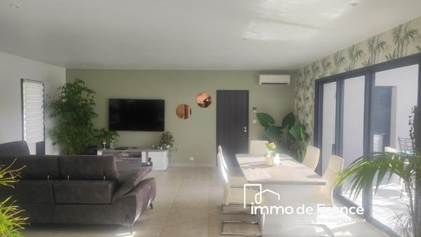 Maison  contemporaine 111 m²  3 chambres, garage + sous sol de 125 m², piscine, terrain de 1296 m²