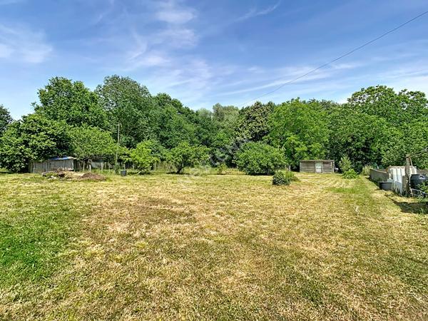 Maison style bourgeoise et division de terrain possible à vendre sur la commune de Gesté