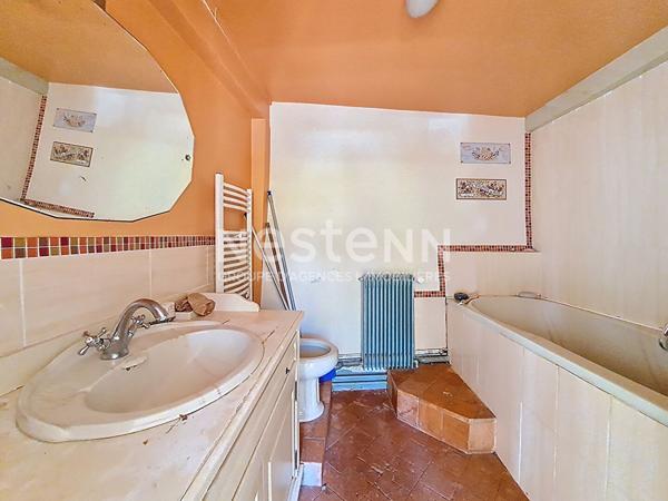 Unique à Orléans ! Cloitre Saint Aignan, maison de charme avec cour