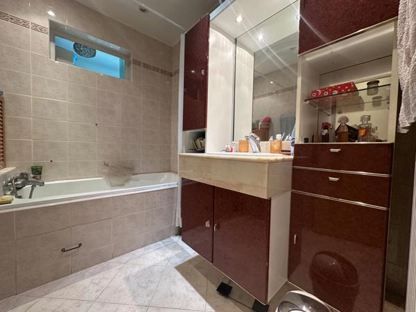 AIX EN PROVENCE - QUARTIER ST DONAT - T5 102M2 Balcon