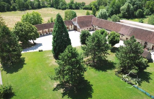 Corps de ferme réhabilité en lieu d’accueil événementiel