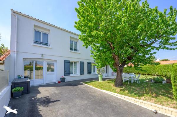 Maison à vendre |  Nieul-sur-Mer |  11 pièces | 243 m²