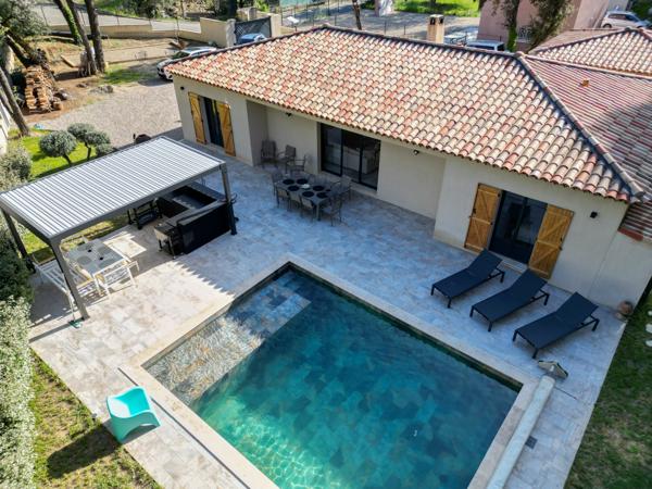 La Motte (83920)-Villa plain-pied RT2020-Piscine-Ecrin de verdure