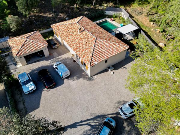 La Motte (83920)-Villa plain-pied RT2020-Piscine-Ecrin de verdure