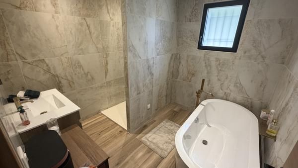 La Motte (83920)-Villa plain-pied RT2020-Piscine-Ecrin de verdure