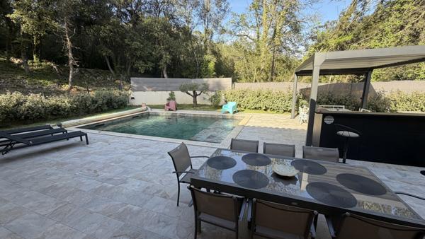 La Motte (83920)-Villa plain-pied RT2020-Piscine-Ecrin de verdure
