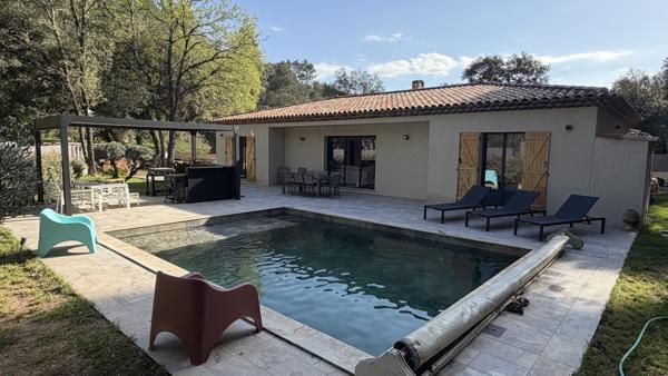 La Motte (83920)-Villa plain-pied RT2020-Piscine-Ecrin de verdure