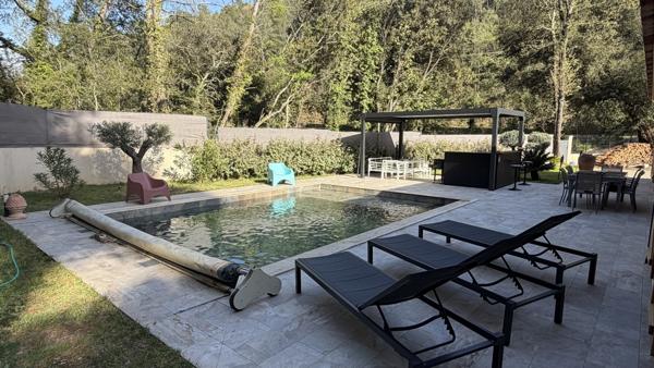 La Motte (83920)-Villa plain-pied RT2020-Piscine-Ecrin de verdure