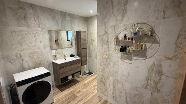 La Motte (83920)-Villa plain-pied RT2020-Piscine-Ecrin de verdure