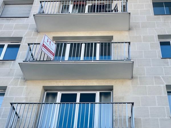 Appartement place Catinat à Canclaux , balcon, 2 ch, ascenseur, cave et parking, Nantes 44100