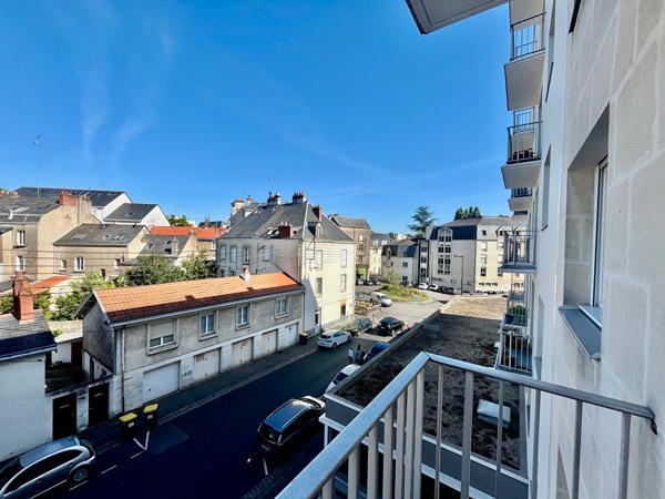 Appartement place Catinat à Canclaux , balcon, 2 ch, ascenseur, cave et parking, Nantes 44100
